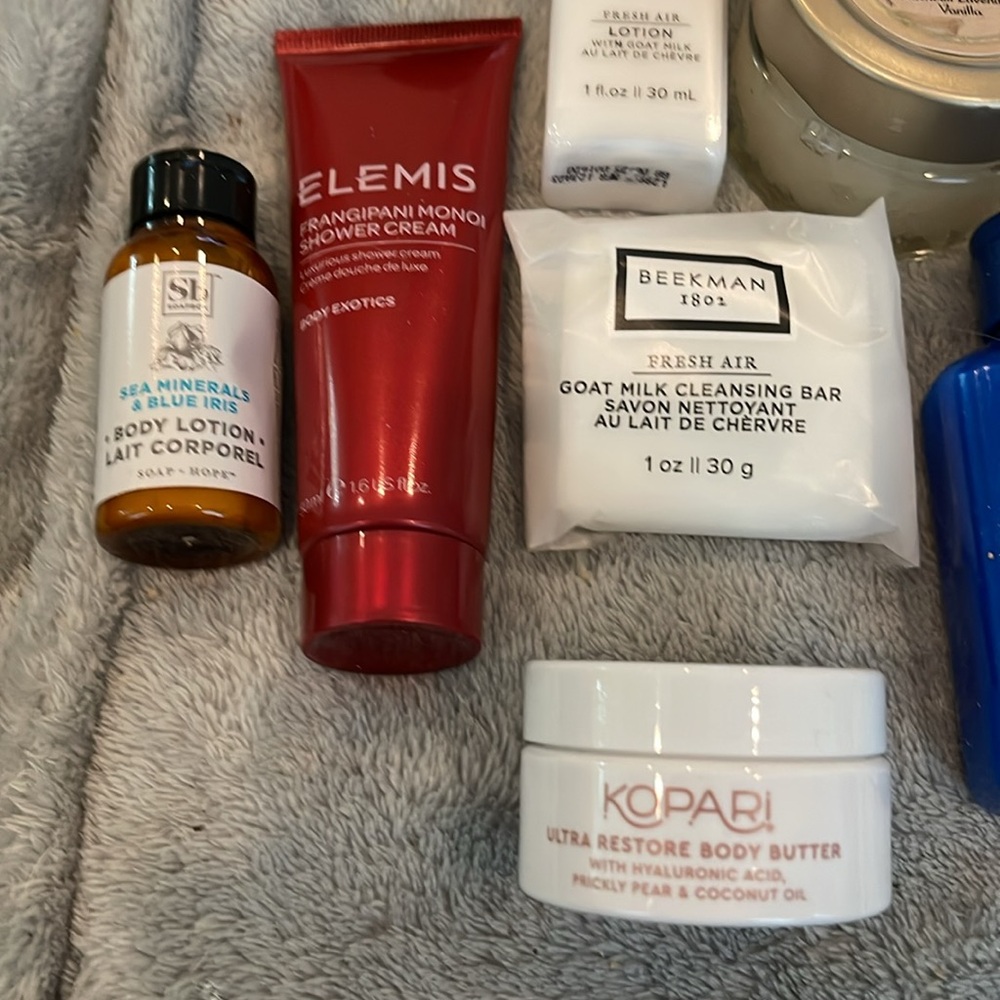 Deluxe samples body lotion, self tanner cleanser new - Picture 2 of 6